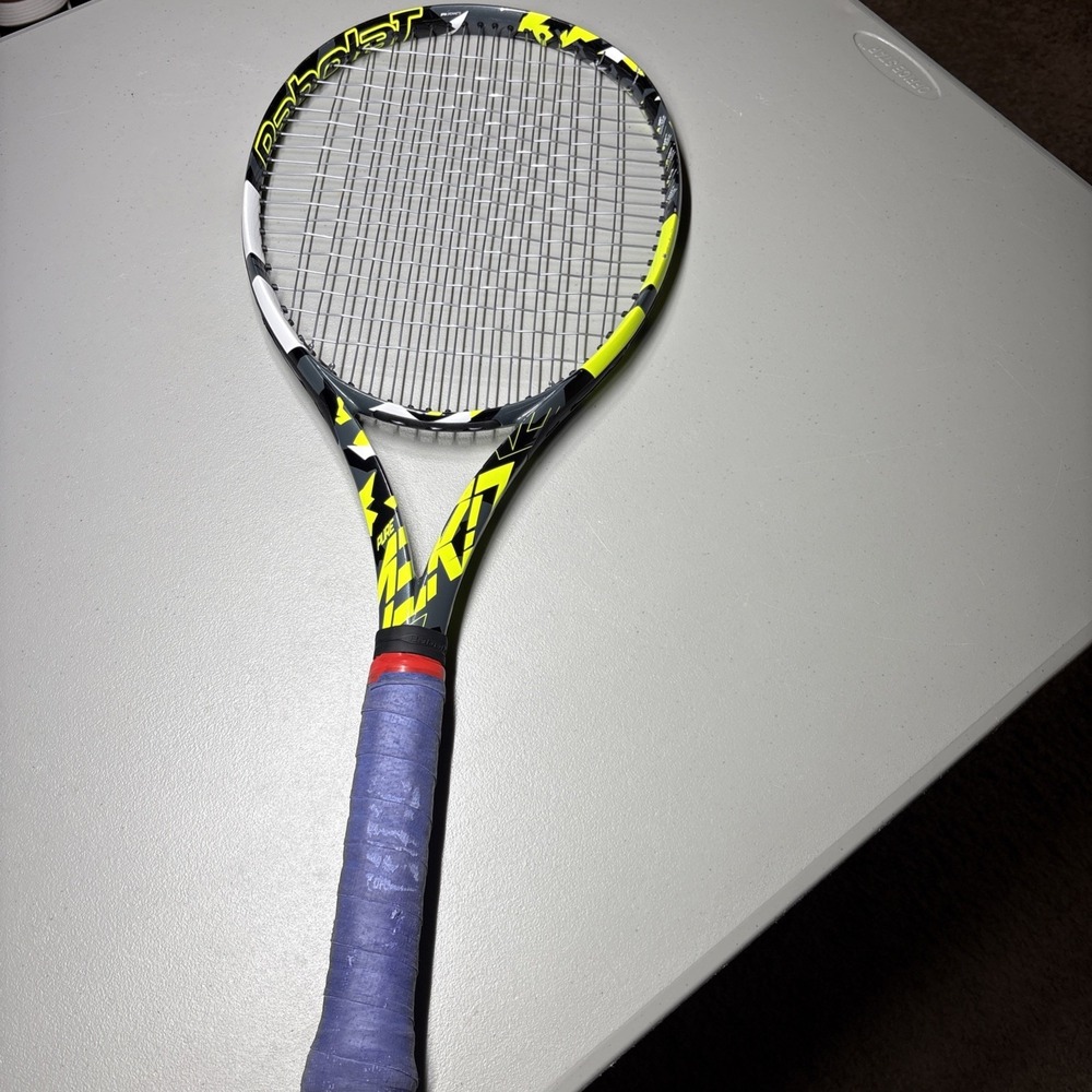 Babolat Pure Aero Plus 2023 – Grip Size 4 1/2 – #4 (some paint Chipping)